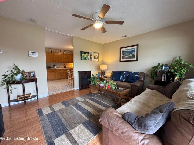 9913 Robsion Rd, Jeffersontown, KY 40299