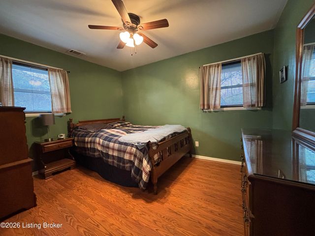 9913 Robsion Rd, Jeffersontown, KY 40299