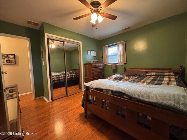 9913 Robsion Rd, Jeffersontown, KY 40299