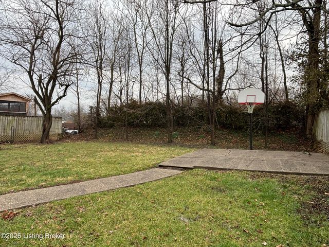 9913 Robsion Rd, Jeffersontown, KY 40299