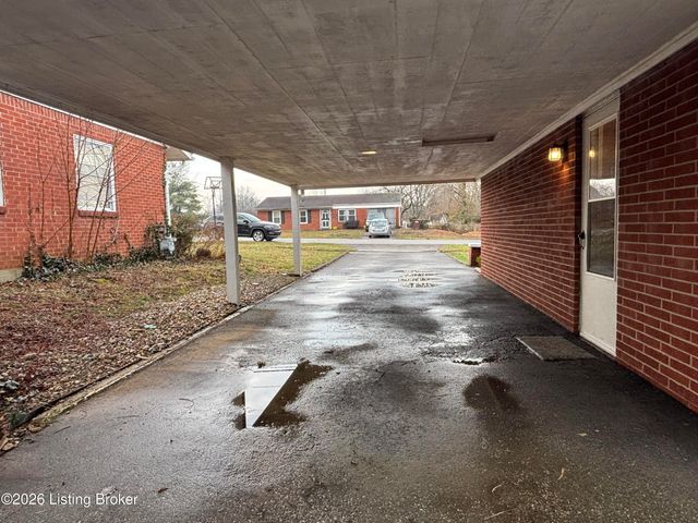 9913 Robsion Rd, Jeffersontown, KY 40299