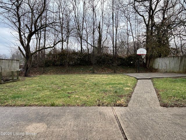 9913 Robsion Rd, Jeffersontown, KY 40299