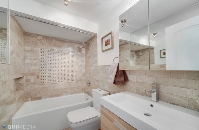 5365 N Delphia Avenue 166, Chicago, IL 60656