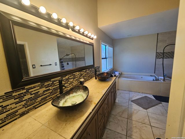 16903 Vista Forest Dr, San Antonio, TX 78247