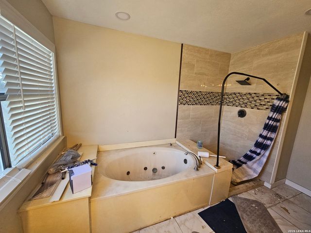 16903 Vista Forest Dr, San Antonio, TX 78247