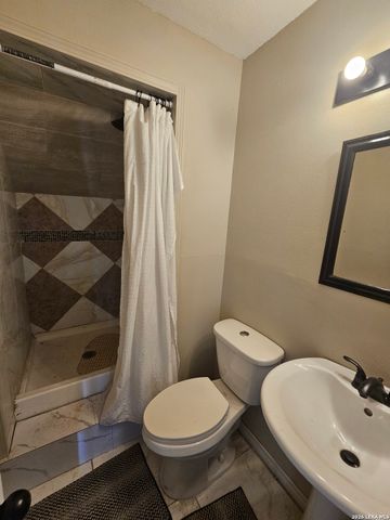 16903 Vista Forest Dr, San Antonio, TX 78247