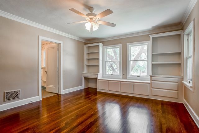 6224 Curzon Avenue, Fort Worth, TX 76116