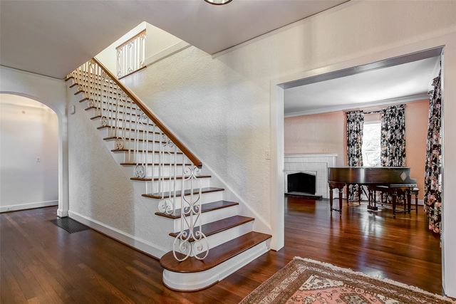 6224 Curzon Avenue, Fort Worth, TX 76116