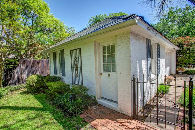 6224 Curzon Avenue, Fort Worth, TX 76116