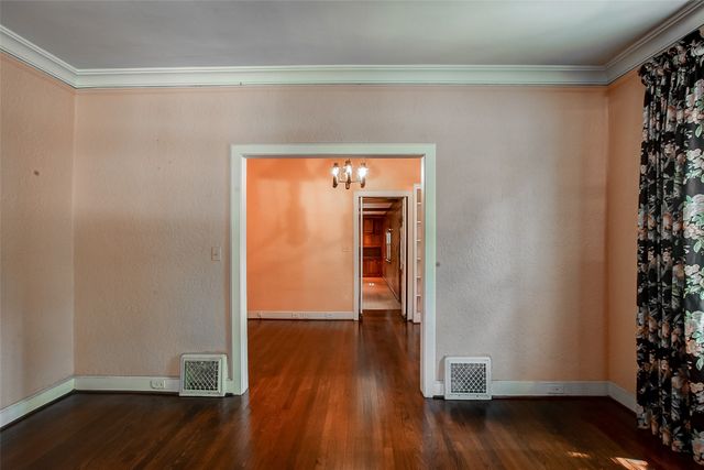 6224 Curzon Avenue, Fort Worth, TX 76116