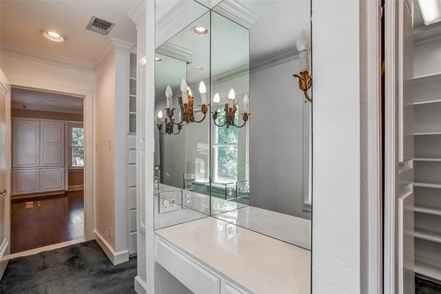 6224 Curzon Avenue, Fort Worth, TX 76116
