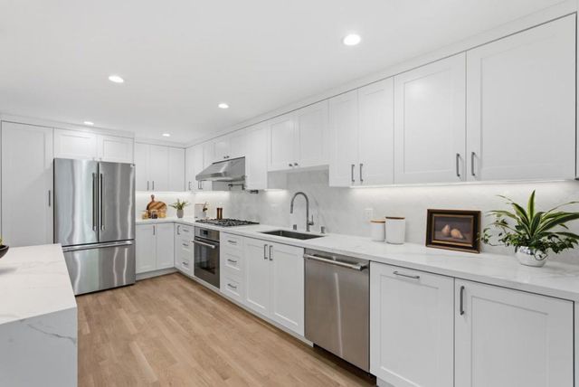 596 Sand Hill Circle, Menlo Park, CA 94025