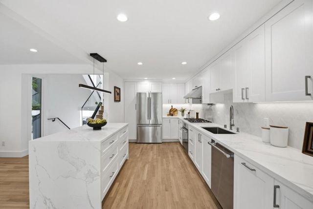 596 Sand Hill Circle, Menlo Park, CA 94025