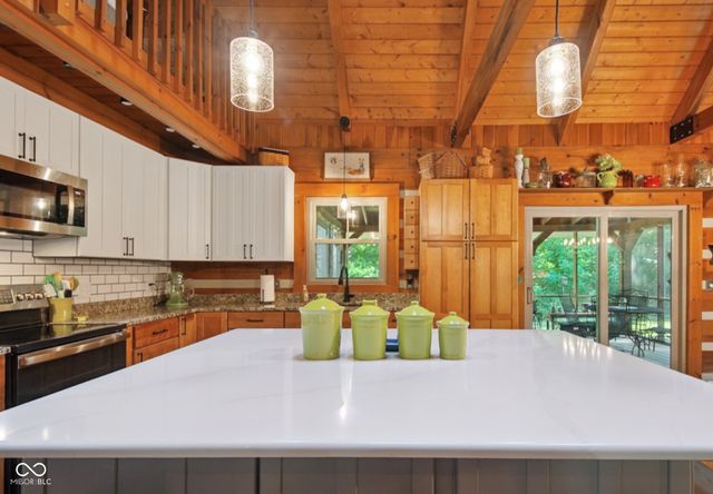 9635 W 450 S, Columbus, IN 47201