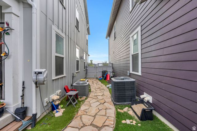 11682 S SILVER POND DR, South Jordan, UT 84009