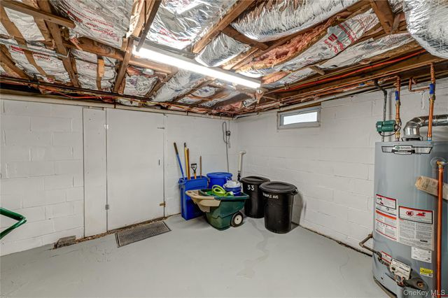 33 Maple Avenue, Kings Park, NY 11754