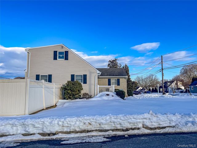 33 Maple Avenue, Kings Park, NY 11754