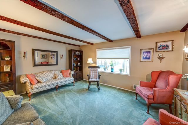 33 Maple Avenue, Kings Park, NY 11754