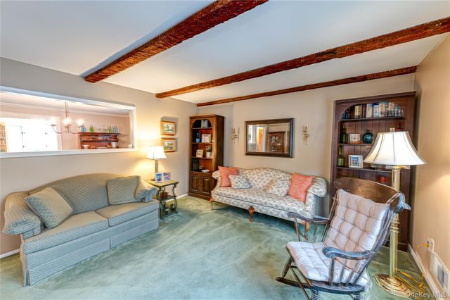 33 Maple Avenue, Kings Park, NY 11754