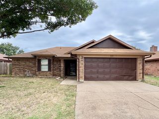 229 Freedom Lane, Arlington, TX 76002