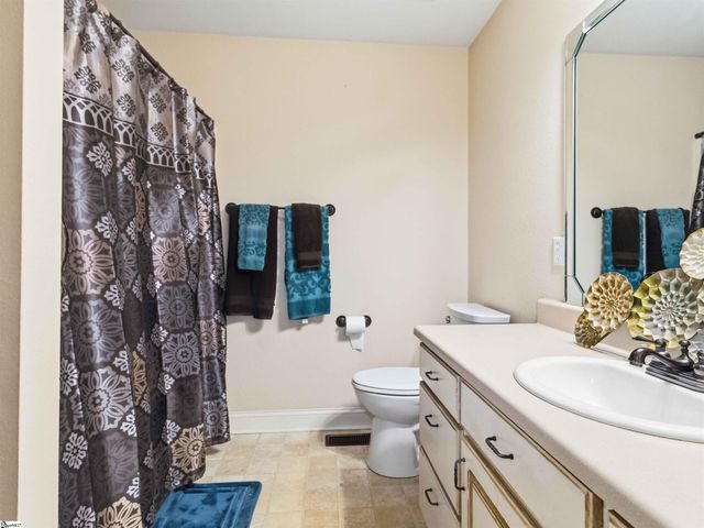 104 Harvest Ridge Drive, Inman, SC 29349