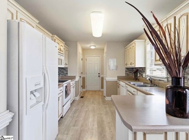104 Harvest Ridge Drive, Inman, SC 29349