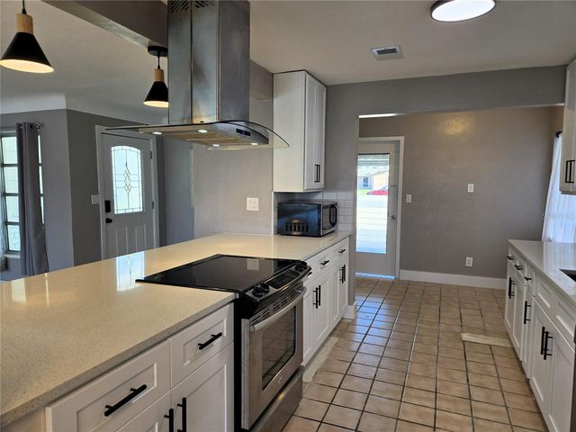 530 LILLIAN DRIVE, Madeira Beach, FL 33708