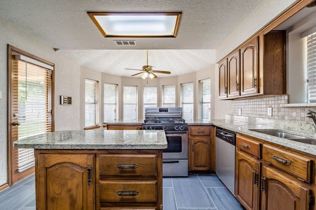 500 Cross Bend Court, Irving, TX 75061