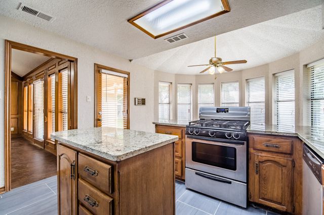 500 Cross Bend Court, Irving, TX 75061
