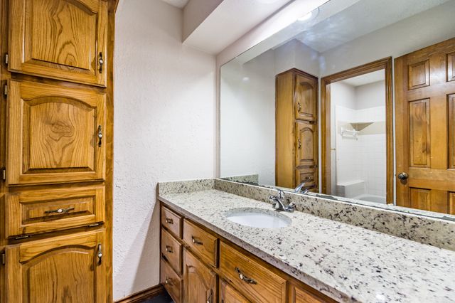 500 Cross Bend Court, Irving, TX 75061