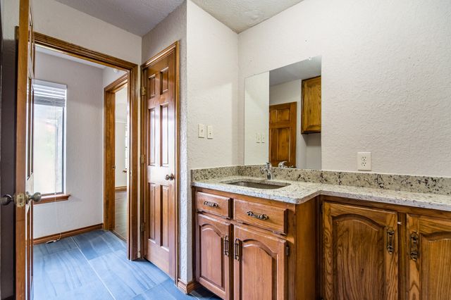 500 Cross Bend Court, Irving, TX 75061