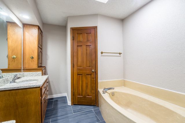 500 Cross Bend Court, Irving, TX 75061
