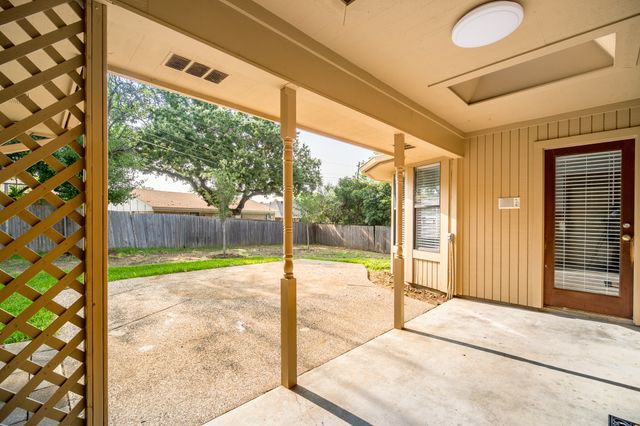 500 Cross Bend Court, Irving, TX 75061