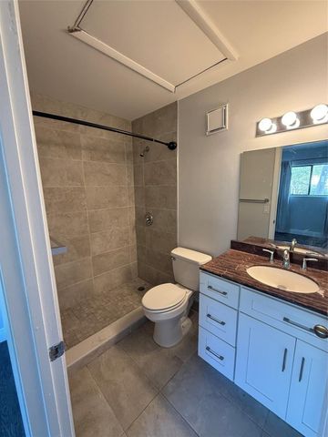 320 E Palm Circle 320, Pembroke Pines, FL 33025