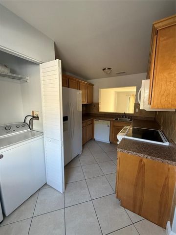 320 E Palm Circle 320, Pembroke Pines, FL 33025