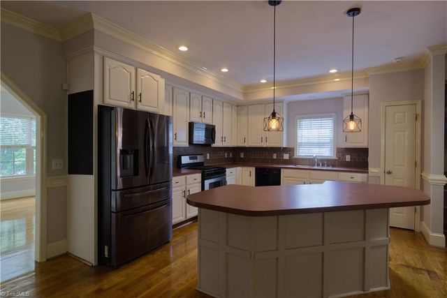 2034 Waterford Pointe Road, Lexington, NC 27292