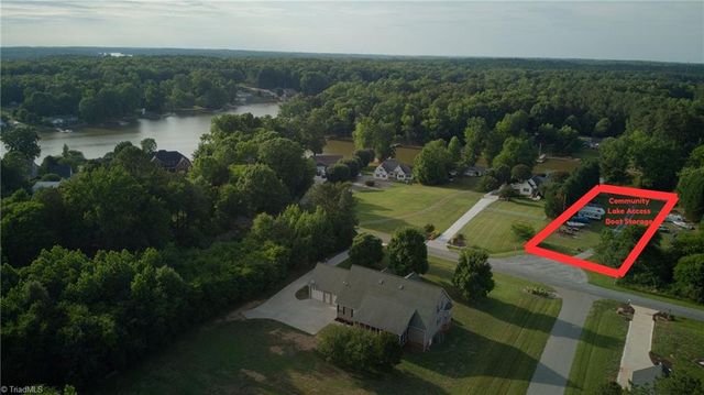 2034 Waterford Pointe Road, Lexington, NC 27292