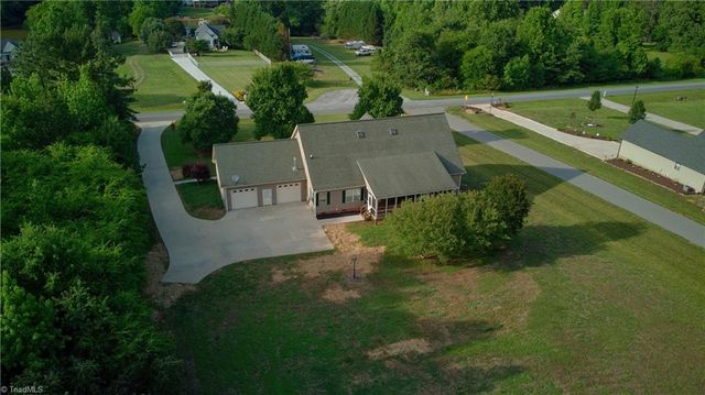 2034 Waterford Pointe Road, Lexington, NC 27292