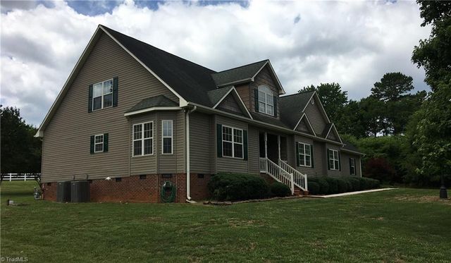 2034 Waterford Pointe Road, Lexington, NC 27292