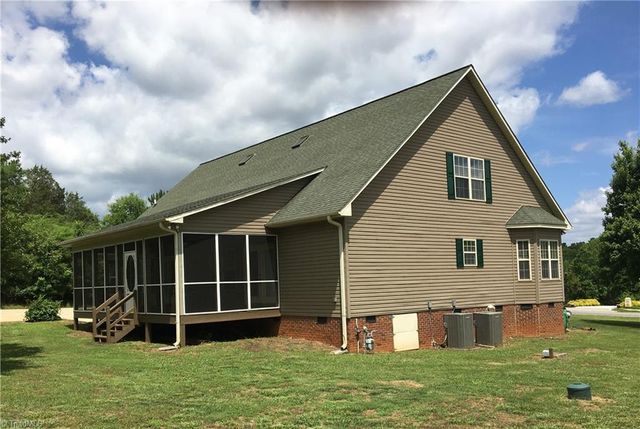 2034 Waterford Pointe Road, Lexington, NC 27292