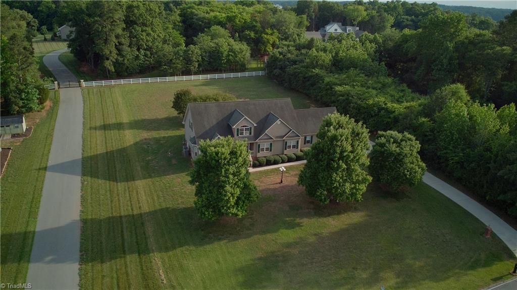 2034 Waterford Pointe Road, Lexington, NC 27292