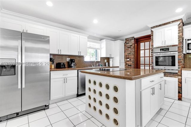 460 NW 88th Ter, El Portal, FL 33150