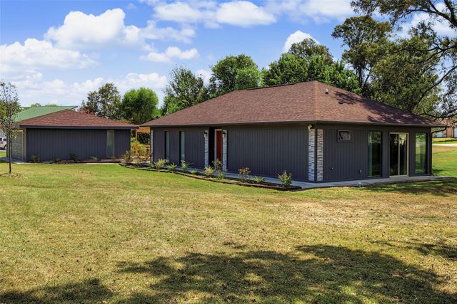 20 Coolcrest Drive, Point Blank, TX 77364