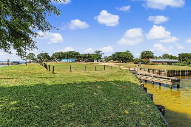 20 Coolcrest Drive, Point Blank, TX 77364