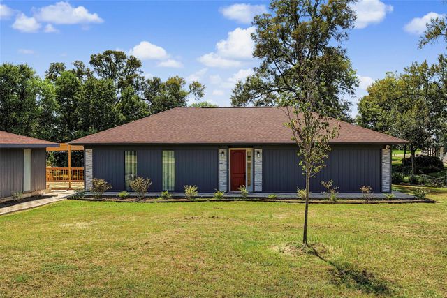 20 Coolcrest Drive, Point Blank, TX 77364