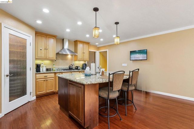 85 Edgemont Way, Oakland, CA 94605
