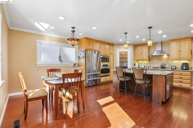 85 Edgemont Way, Oakland, CA 94605