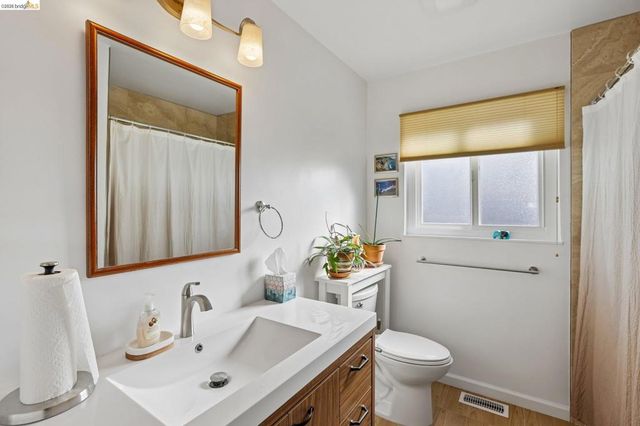 85 Edgemont Way, Oakland, CA 94605