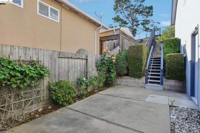 85 Edgemont Way, Oakland, CA 94605