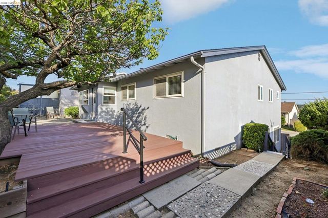 85 Edgemont Way, Oakland, CA 94605